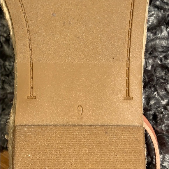 Old Navy Women’s sandals - Picture 5 of 5